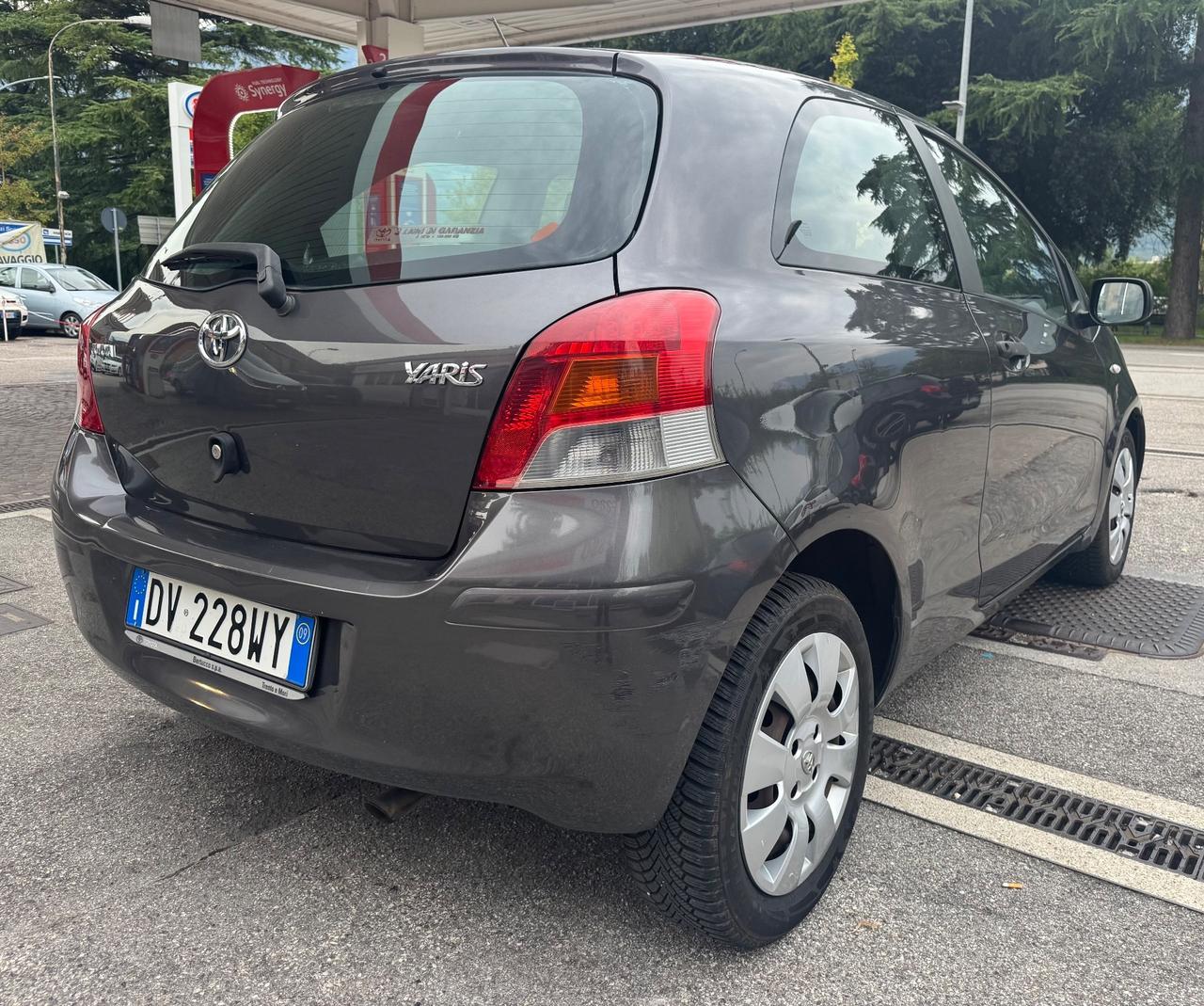 Toyota Yaris 1.0 3 porte Sol
