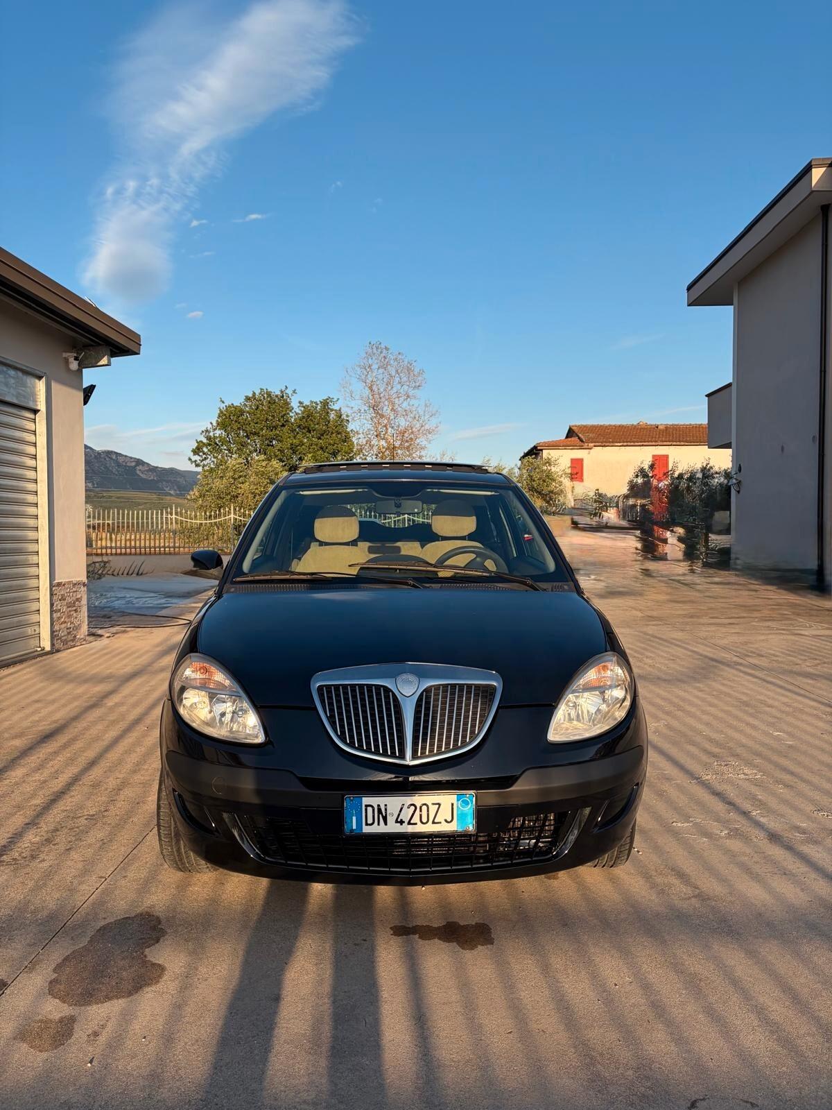 Lancia Ypsilon 1.3 MJT 75 CV Tetto Panoramico
