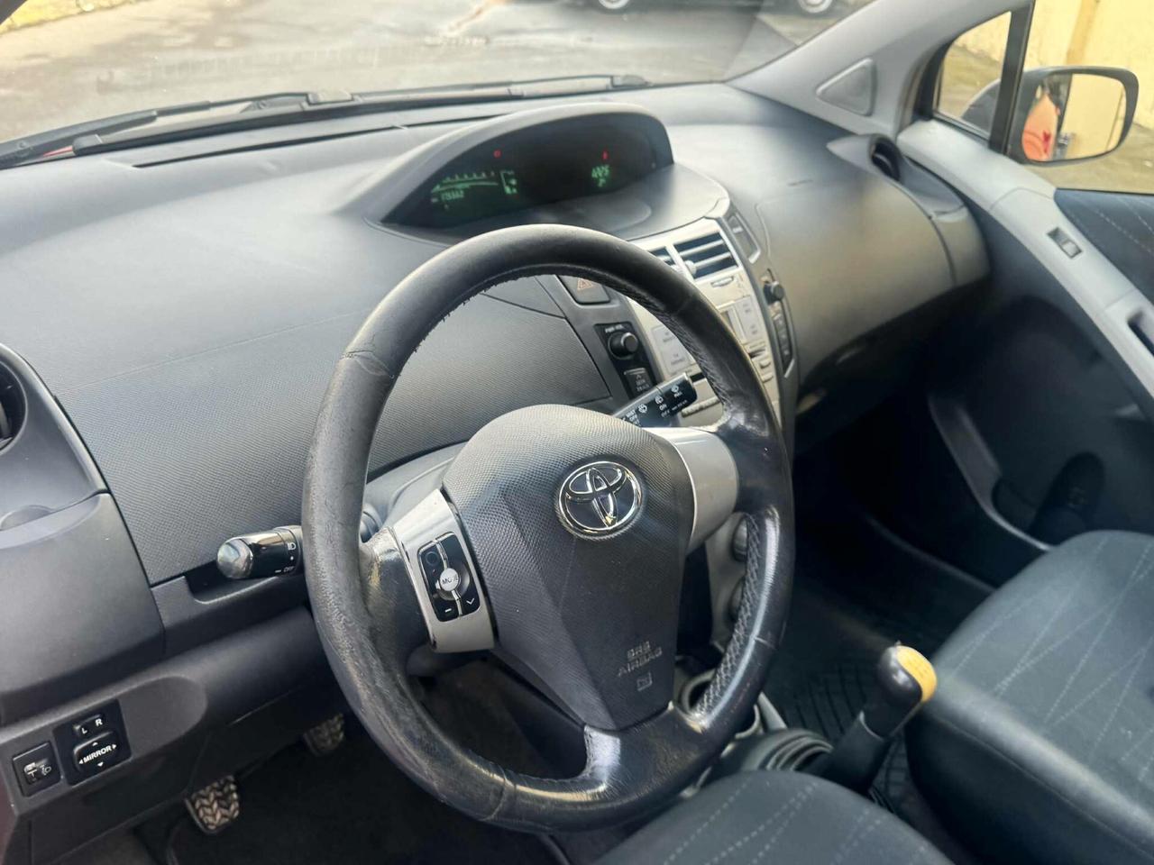 Toyota Yaris Anno 2007 1.0 Benzina 5 porte