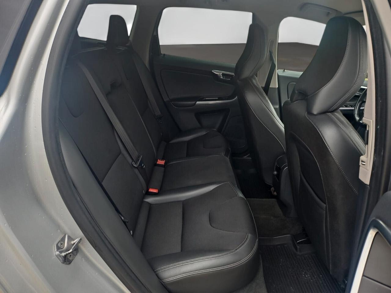 Volvo XC 60 D3 FWD 150CV Momentum AUTO NAVI