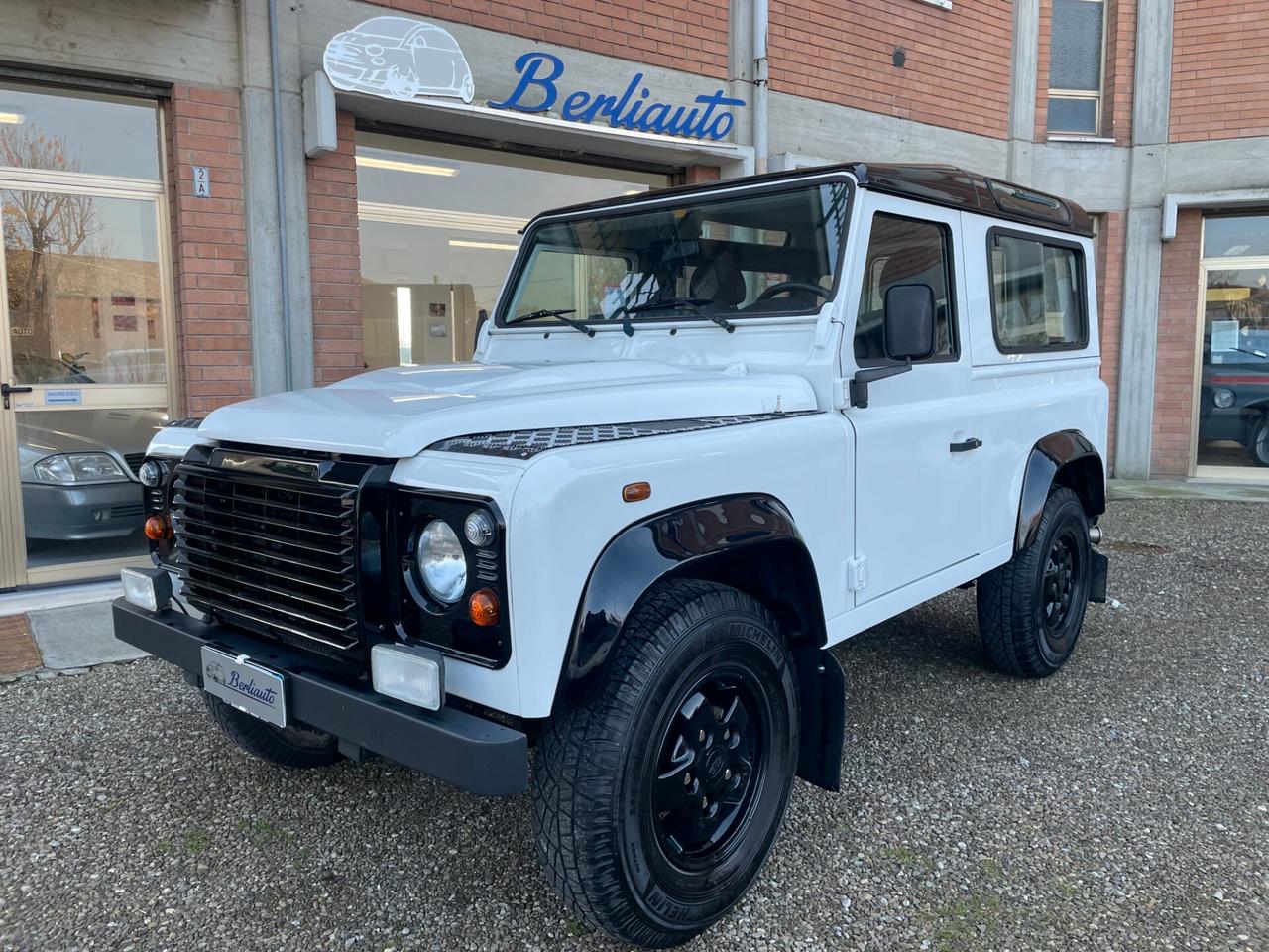 Land Rover Defender 90 2.2 TD4 Station Wagon N1