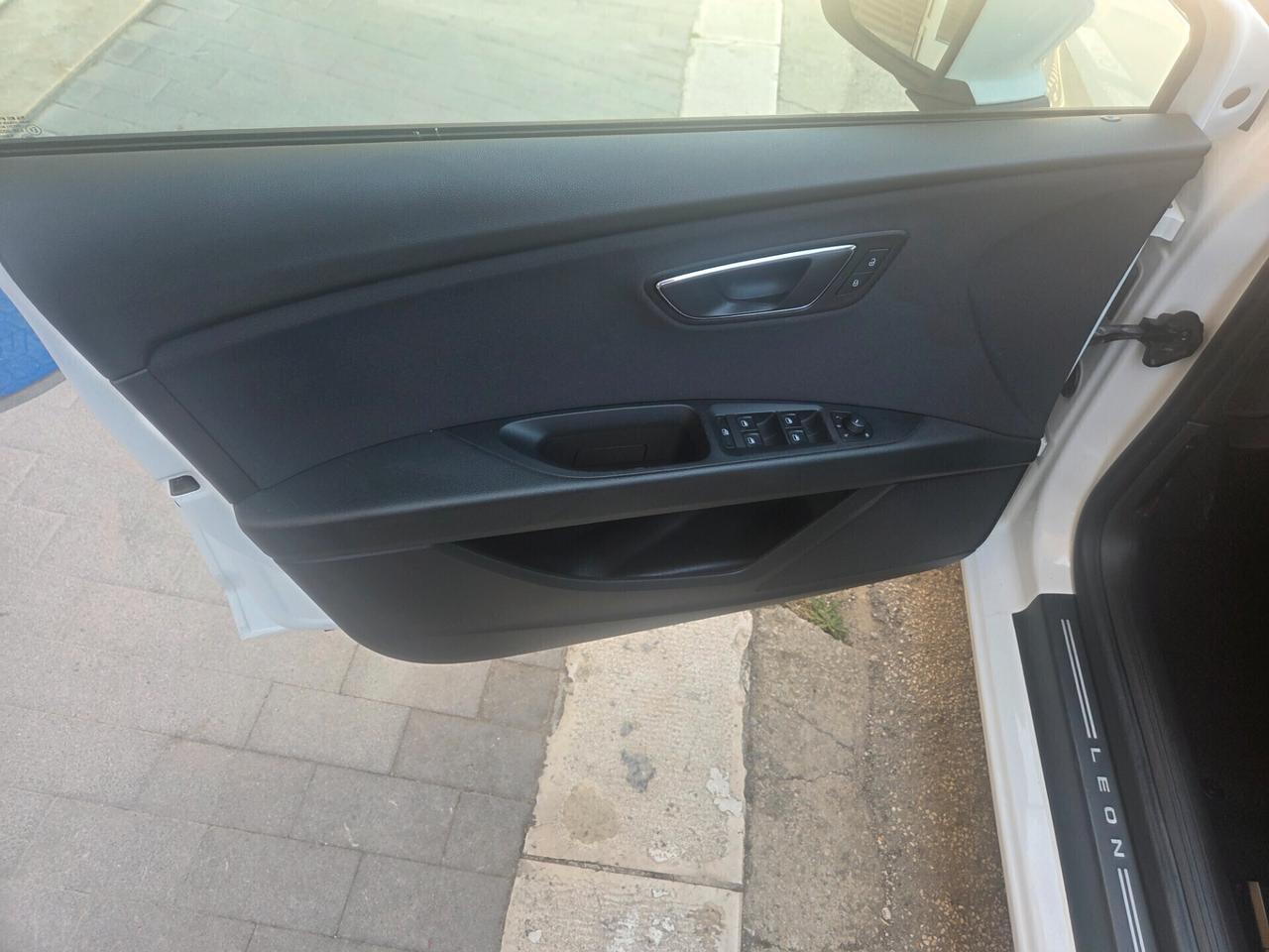 SEAT LEON 1.6 TDI ANNO 2015 FARI LED KM CERTIF VW