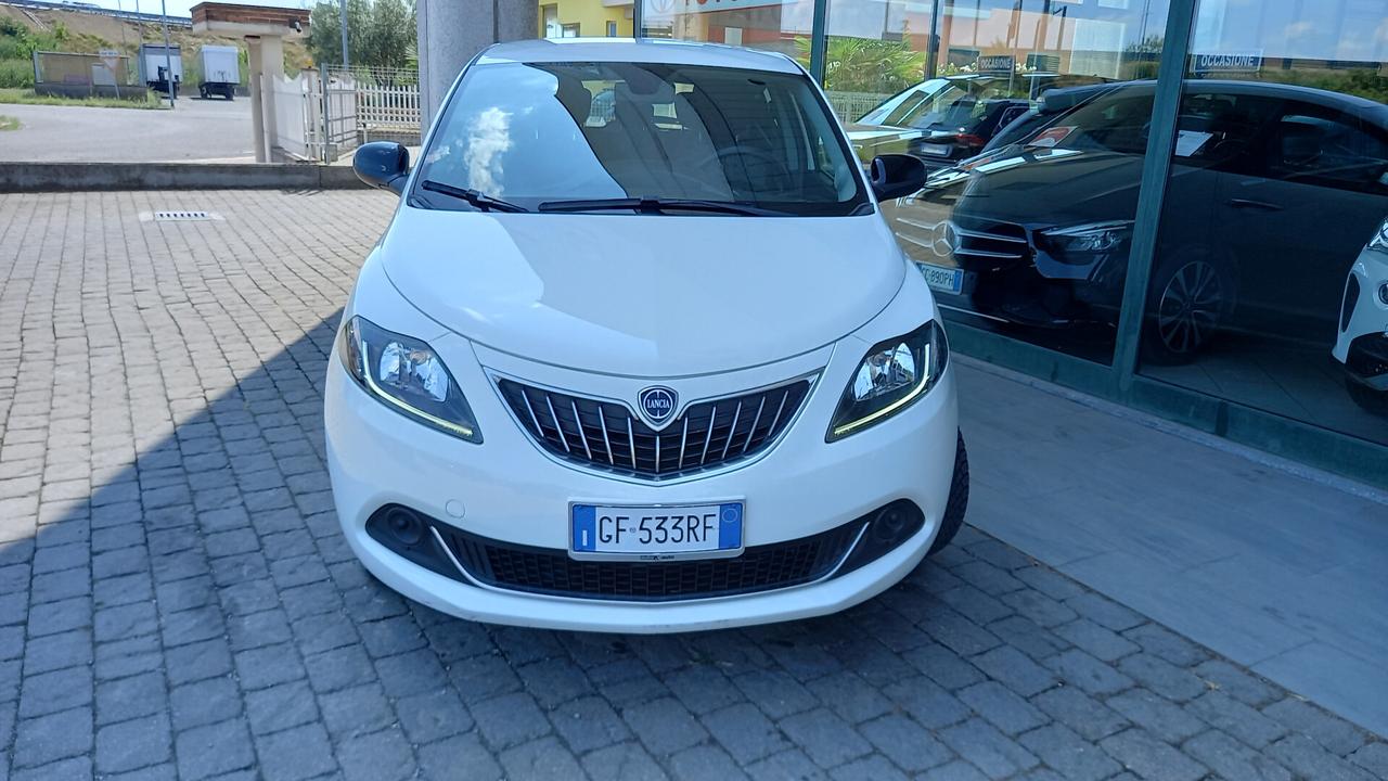 Lancia Ypsilon 1.0 FireFly 5 porte S&S Hybrid Ecochic Silver