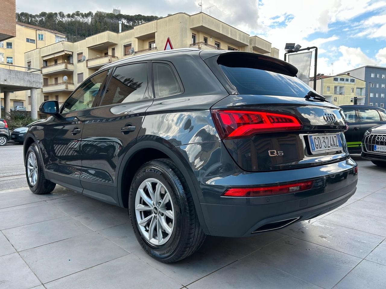 Audi Q5 35 TDI quattro S tronic Business