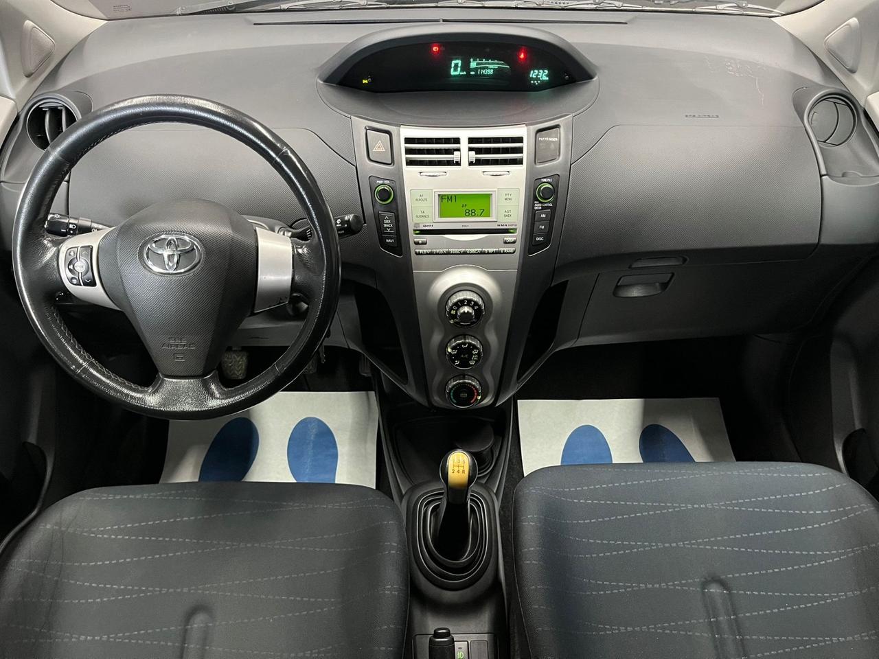 Toyota Yaris 1.3 5 porte Navi OK NEOPATENTATI