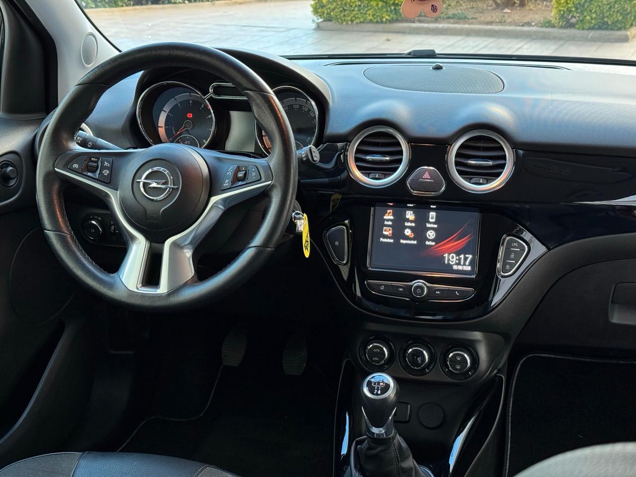 Opel Adam 1.4 87 cv GPL Tech Glam