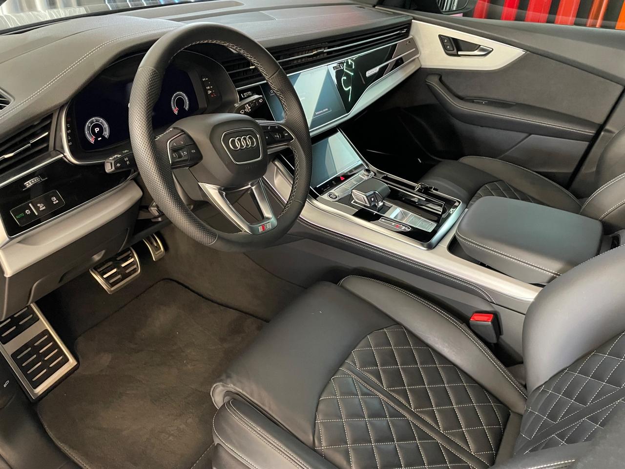 Audi Q8 50 TDI 286 CV S-Line Matrix Soft Close Cerchi 23"
