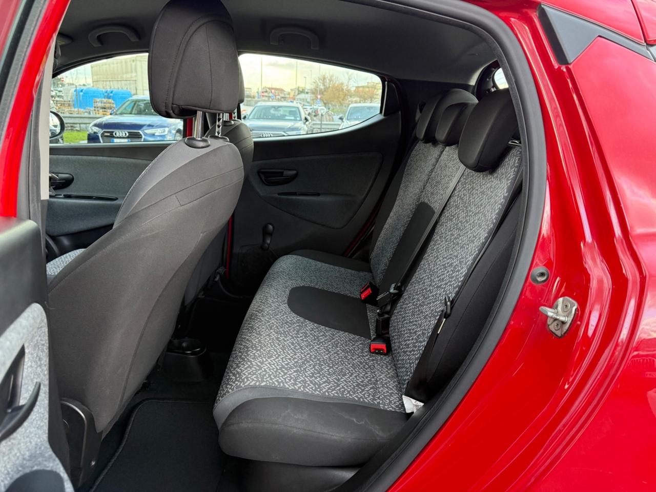 Lancia Ypsilon 1.0 FireFly 5 porte S&S Hybrid Ecochic Silver