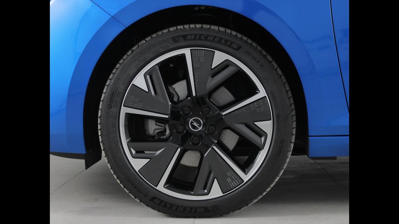OPEL Astra GS Electric 156 hp