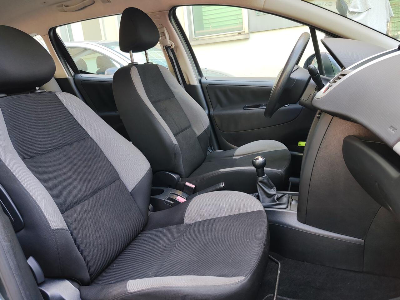 Peugeot 207 1.4 ok neopatentati km 72.000