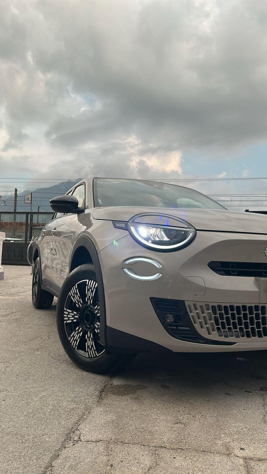 Fiat 600 Hybrid 145 CV CAMBIO AUTOMATICO "ICON"