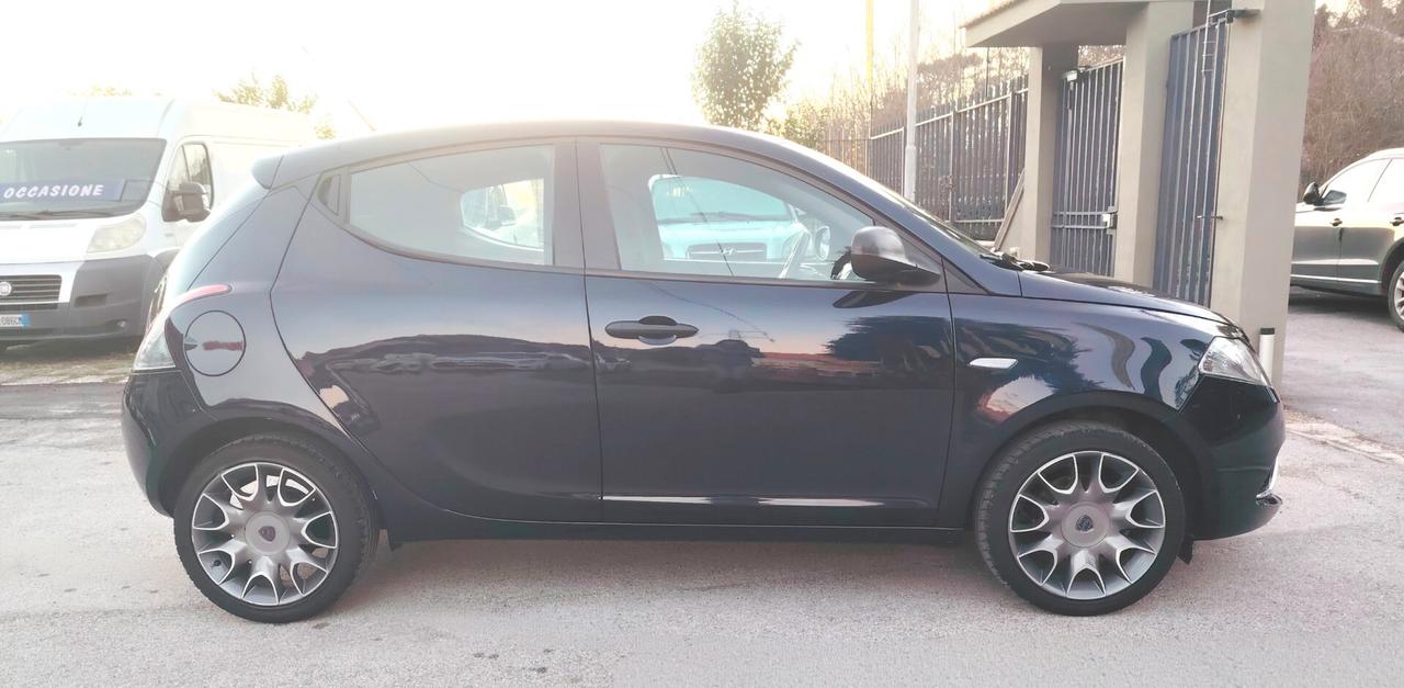 Lancia Ypsilon 1.2 69 CV 5 porte Platinum