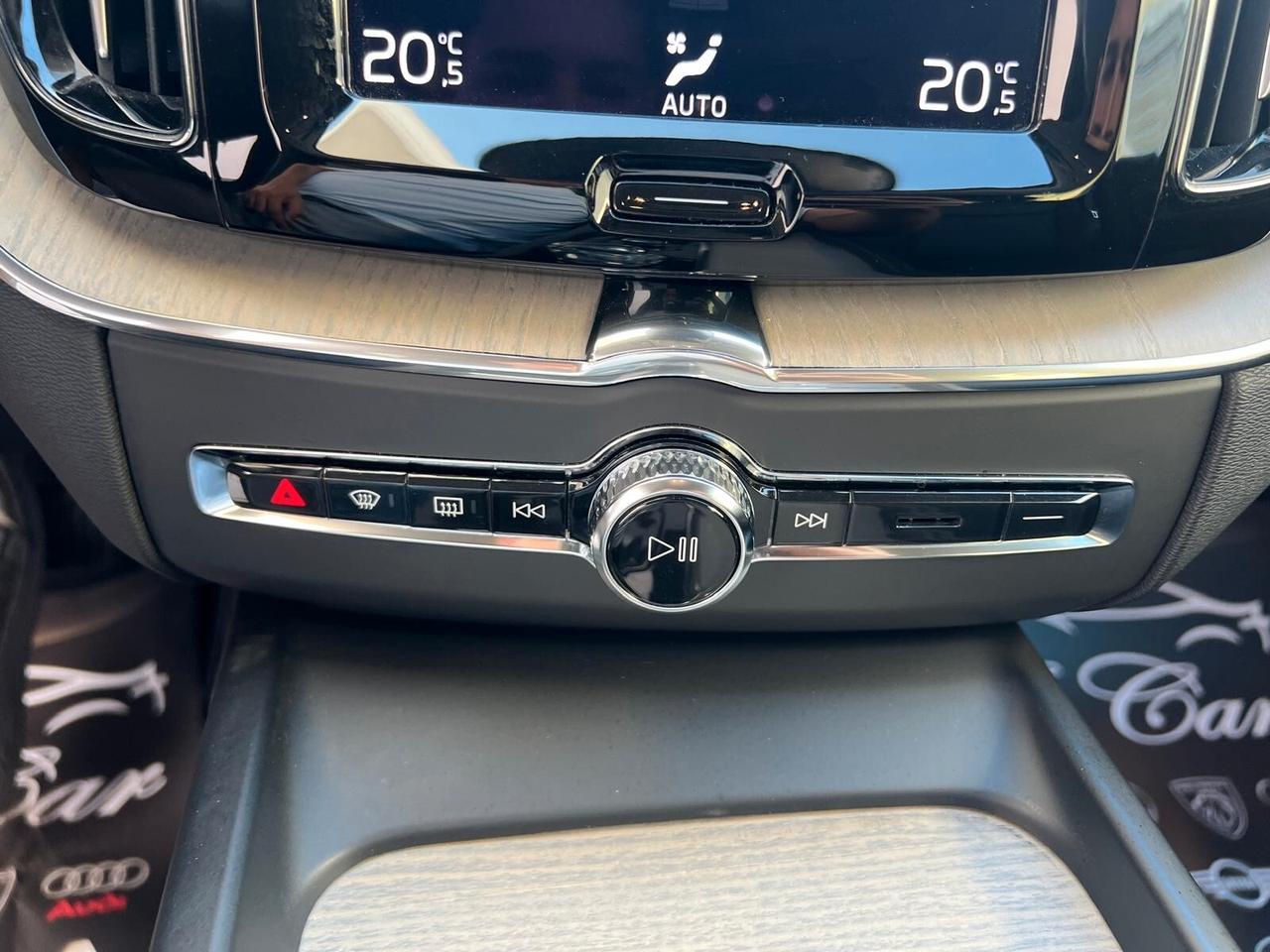 VOLVO XC60 INSCRIPTION 2.0 MHEV AWD 197CV PELLE NAVI CAM ANNO 2021