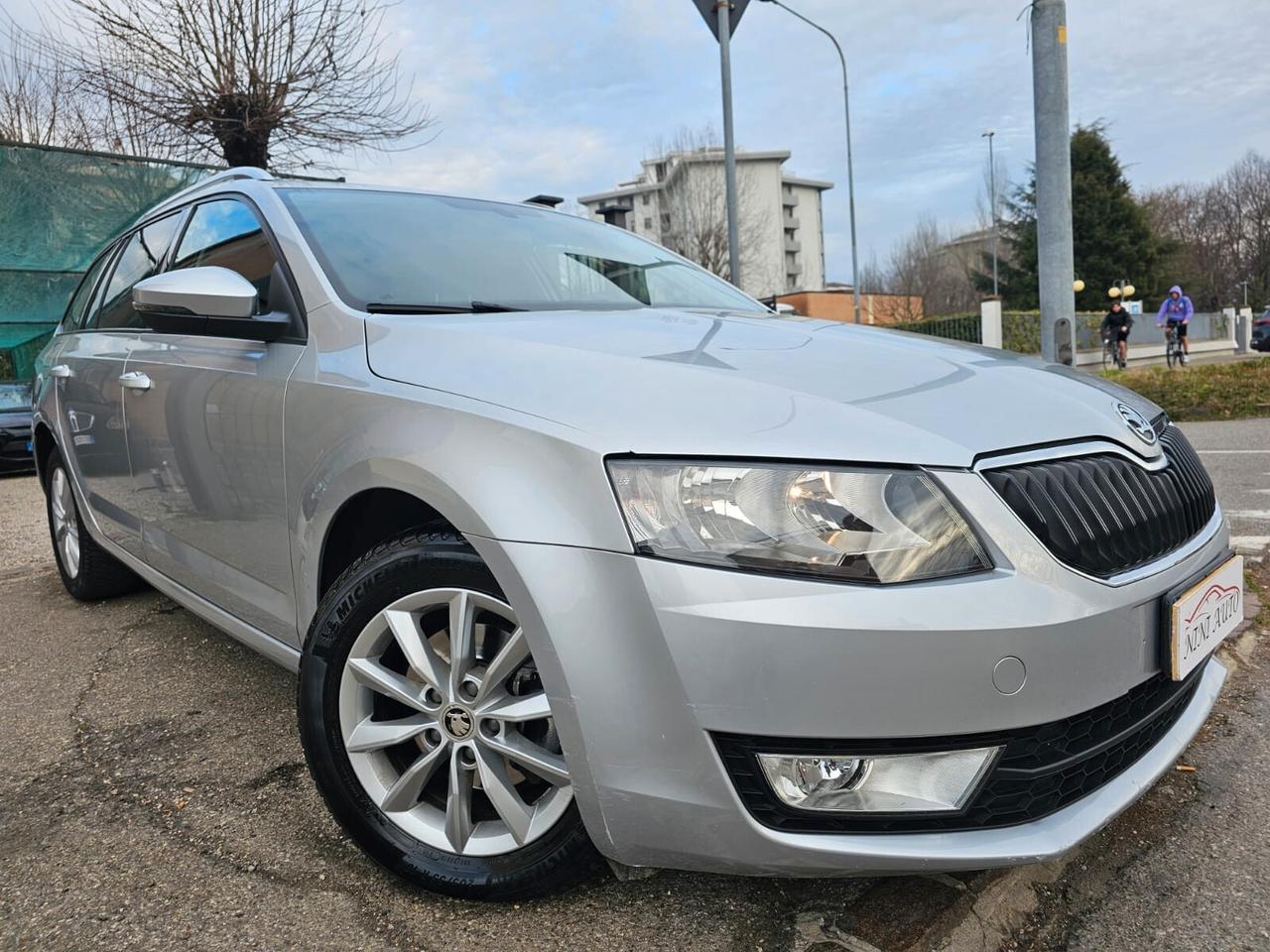 Skoda Octavia 1.6 TDI 105cv DSG Executive*Navi*Euro5*