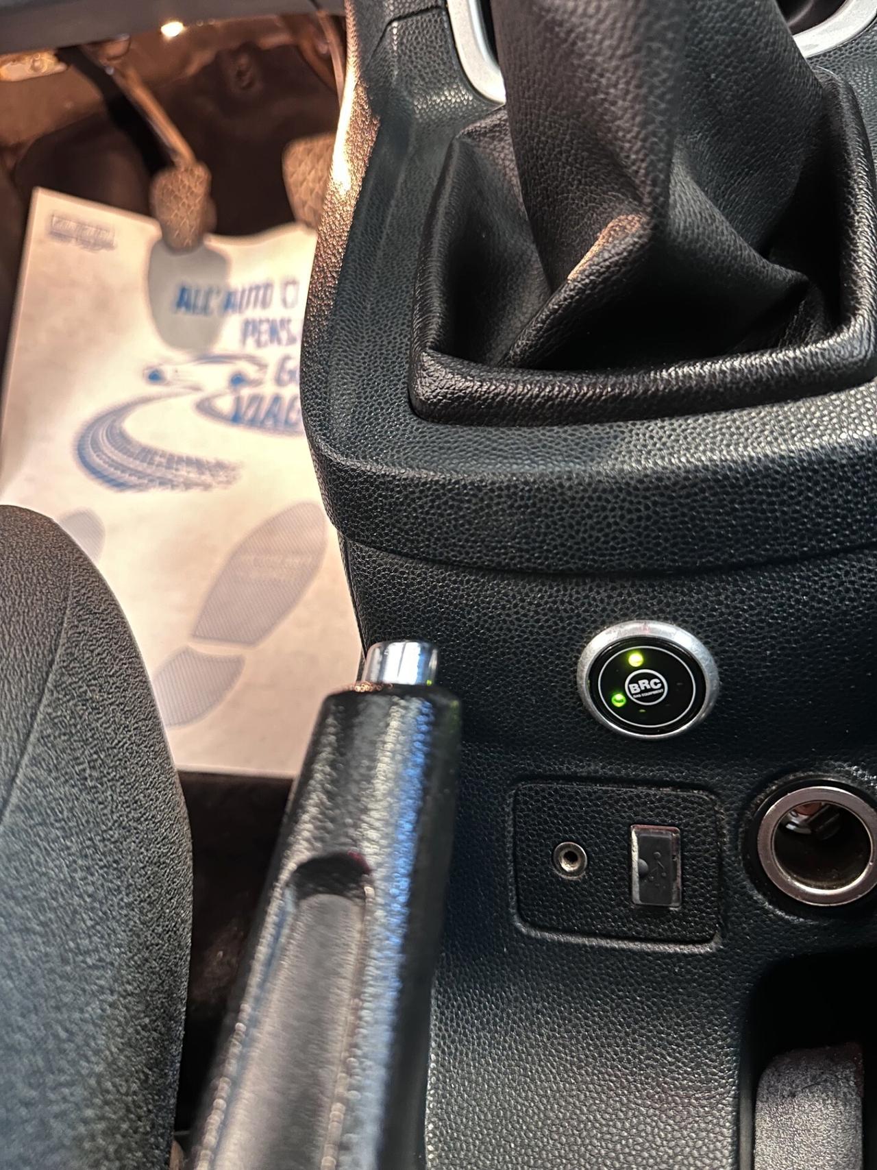 FORD FIESTA 1.4 BENZINA GPL