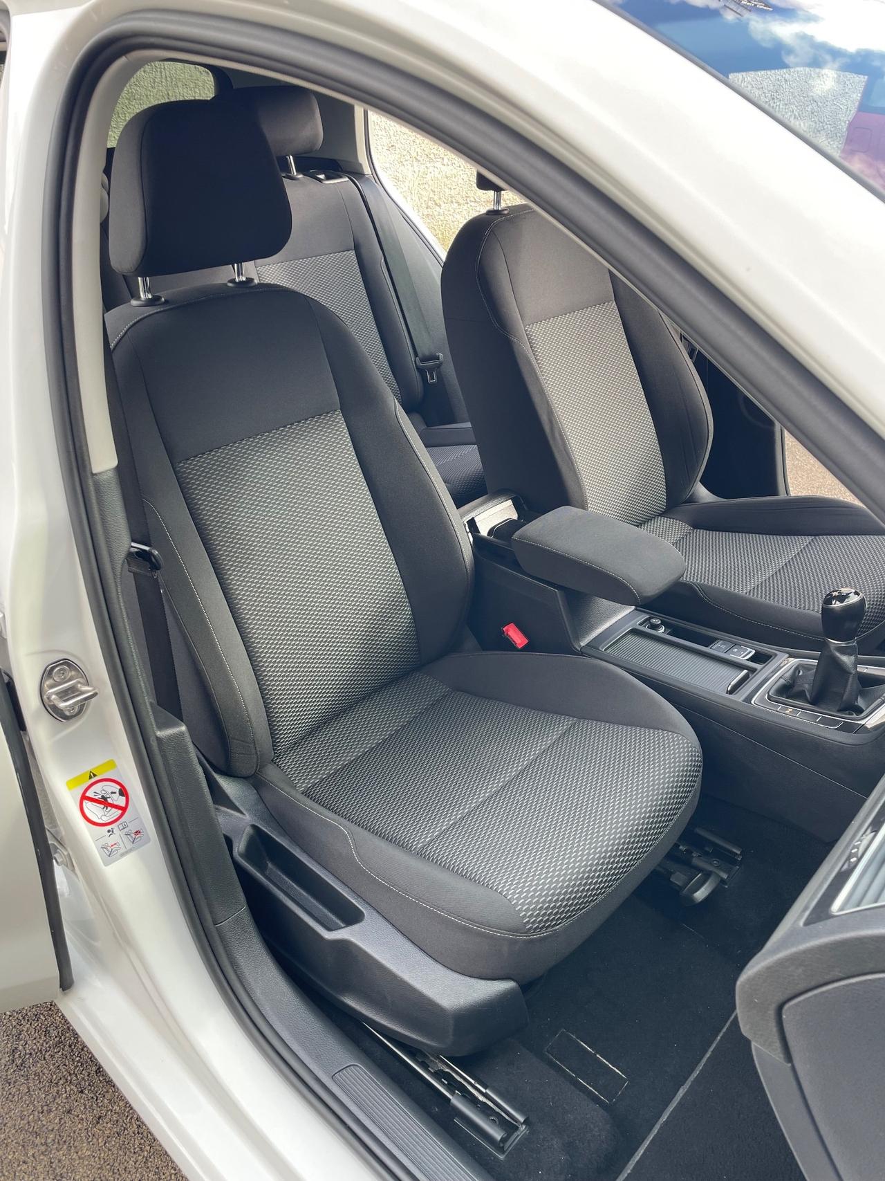 VOLKSWAGEN GOLF 7.5 1.6 TDI 90 CV SPORT DAL NORD ITALIA ADATTA PER NEOPATENTATI