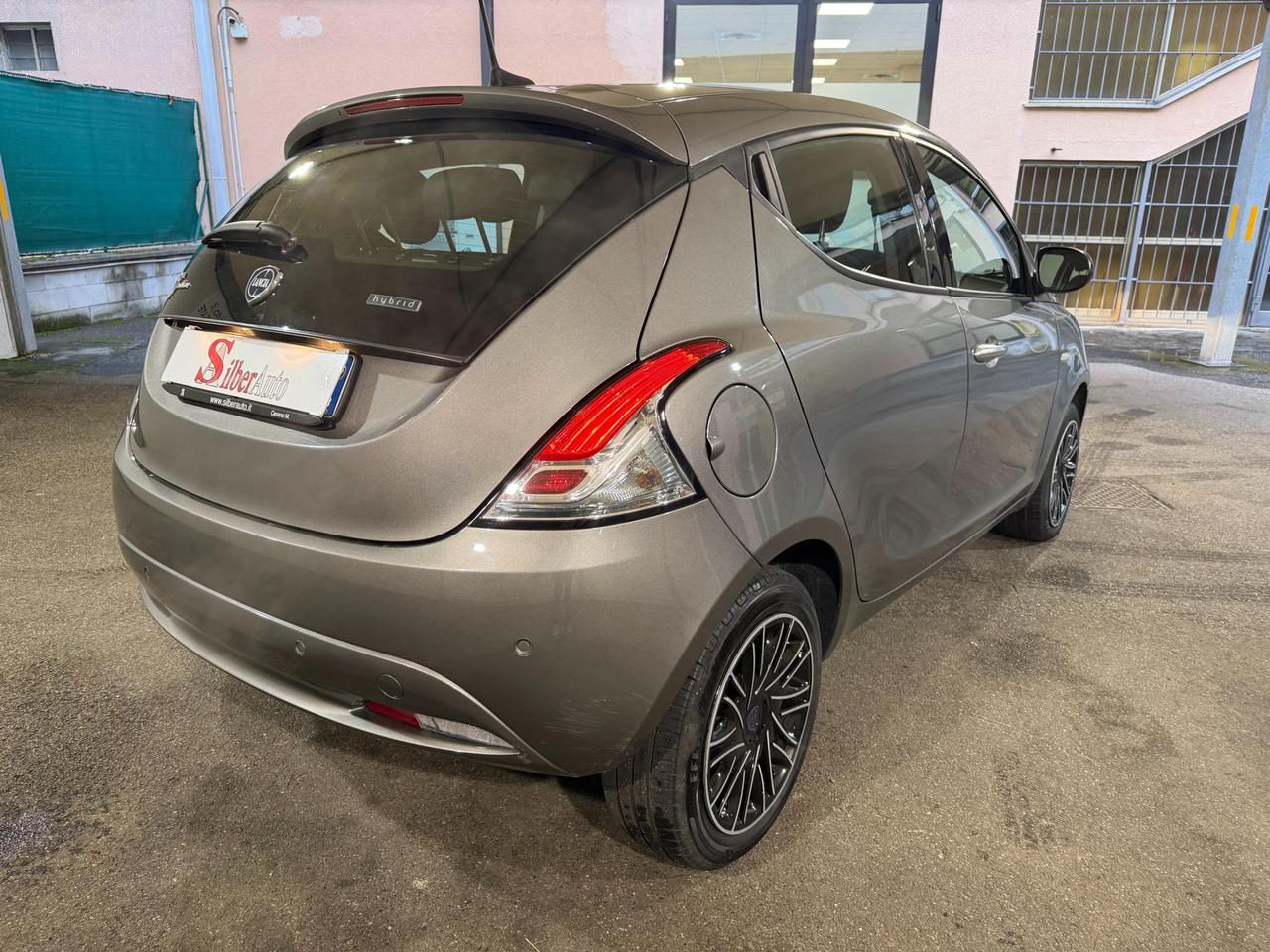 Lancia Ypsilon 1.0 firefly hybrid Gold s&s 70cv