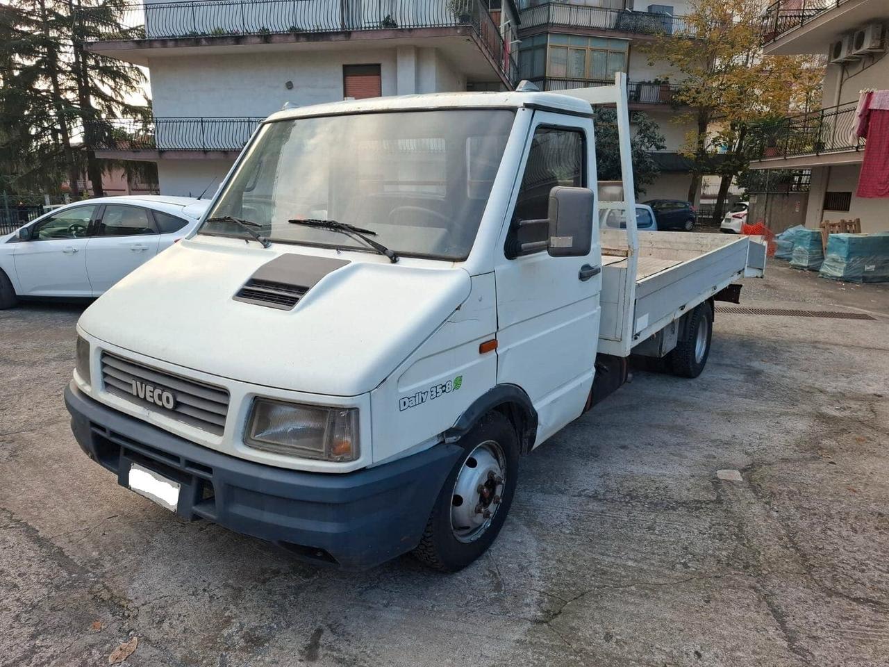 Iveco Daily 35.8 2.5 Diesel USO CARROATTREZZI