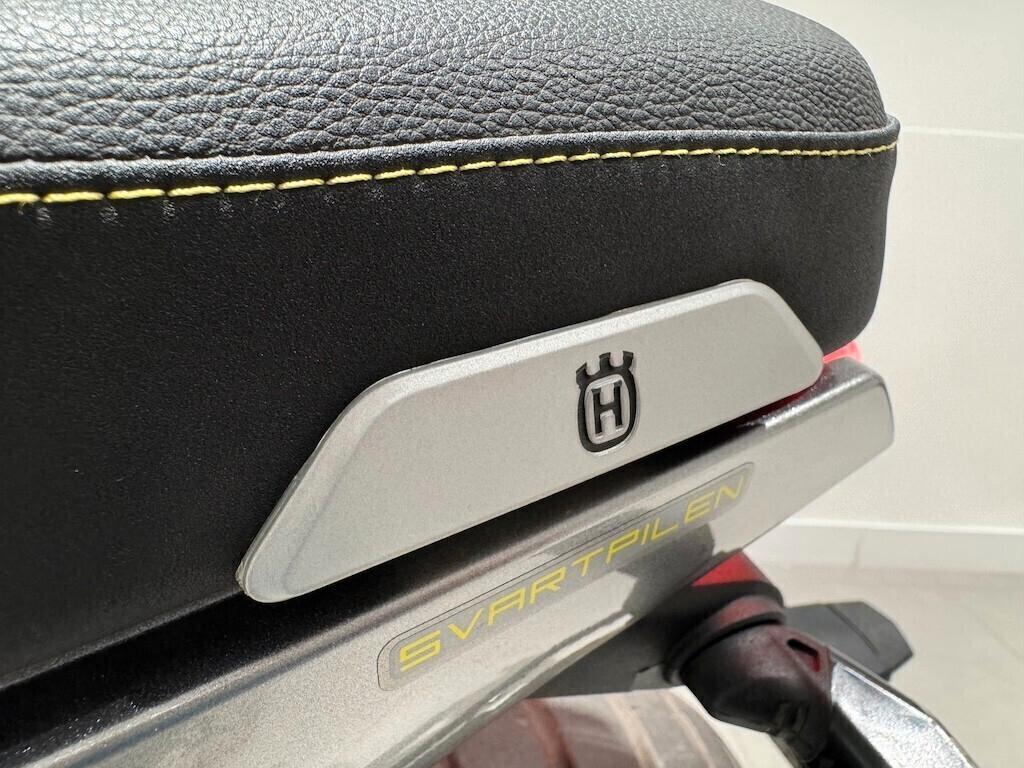 Husqvarna Svartpilen 401 Sport