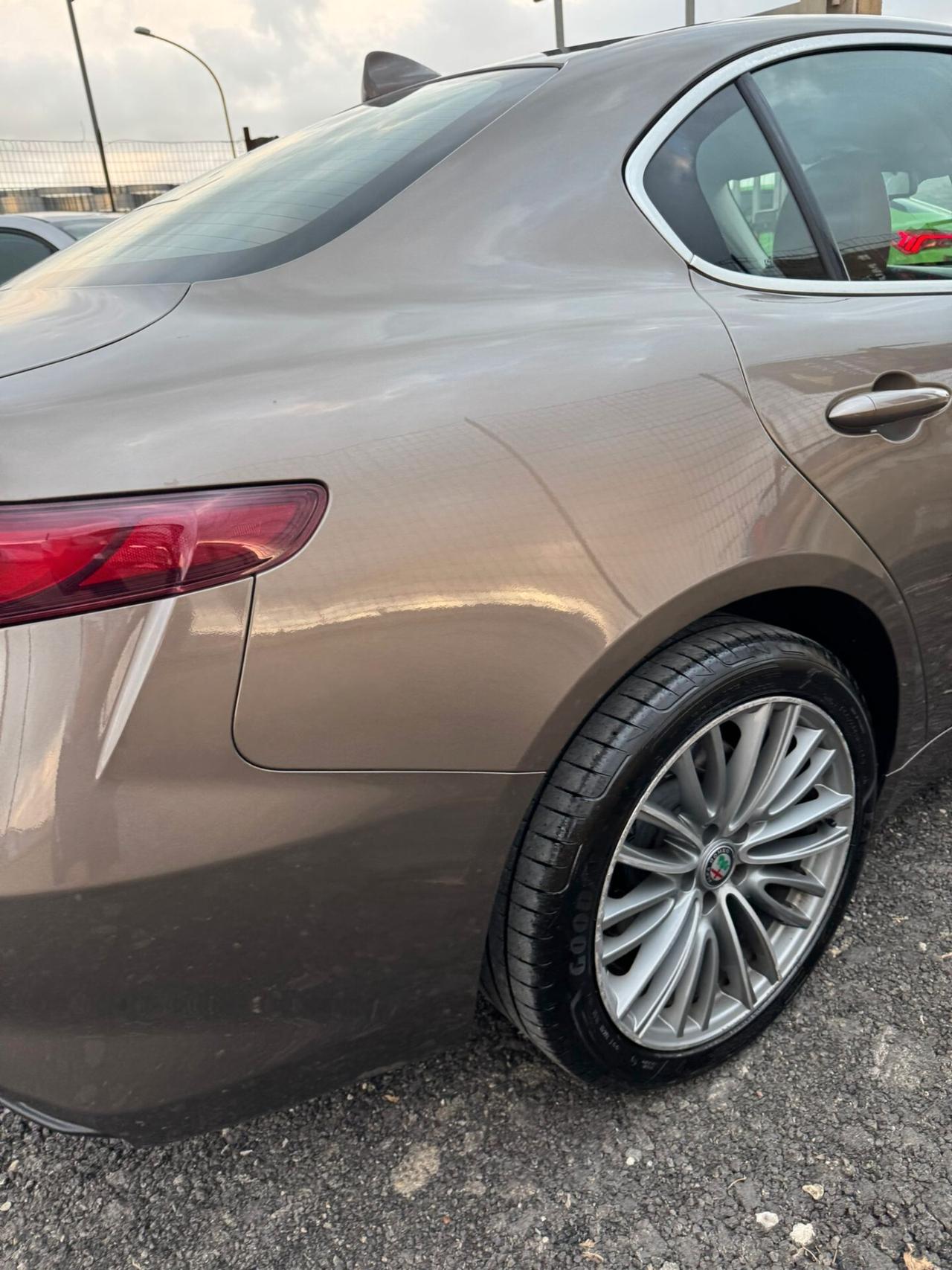 Alfa Romeo Giulia 2.2 Turbodiesel 210 CV AT8 AWD Q4 Veloce