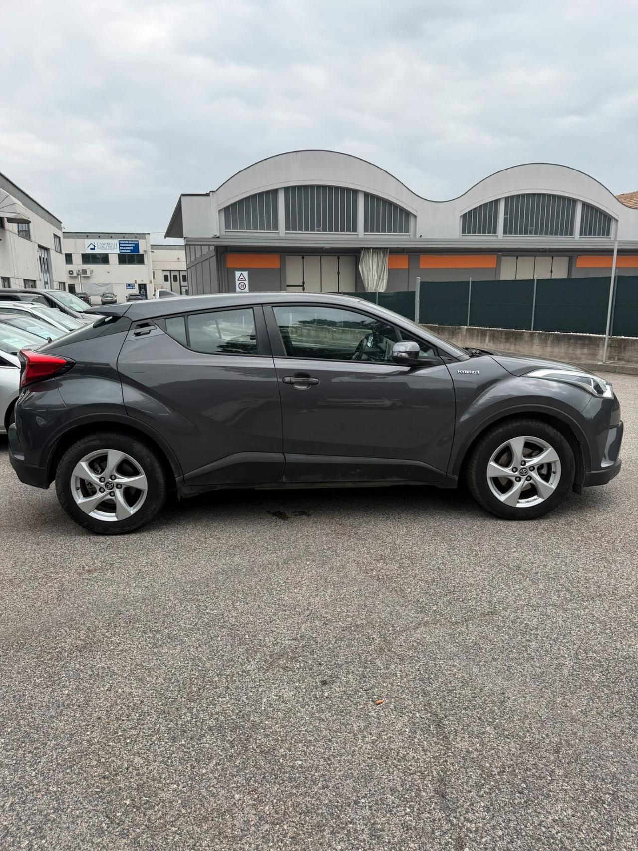 Toyota C-HR 1.8 Hybrid E-CVT Business