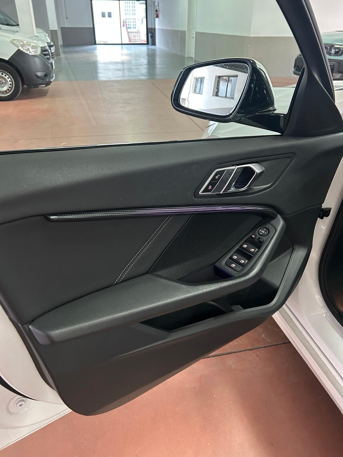 Bmw 116 116d 5p. Msport