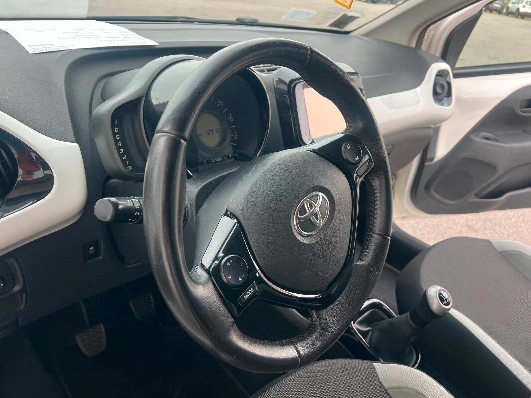 Toyota Aygo 1.0 x-clusiv 5p