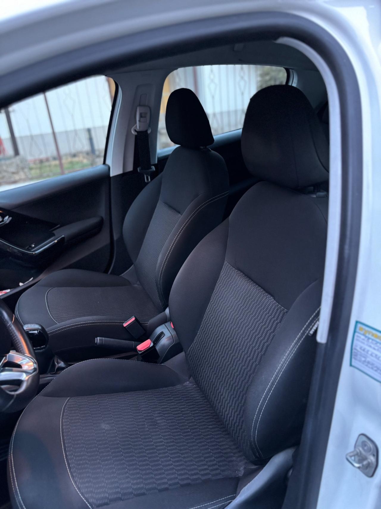 Peugeot 208 PureTech 82 5p. GPL Allure