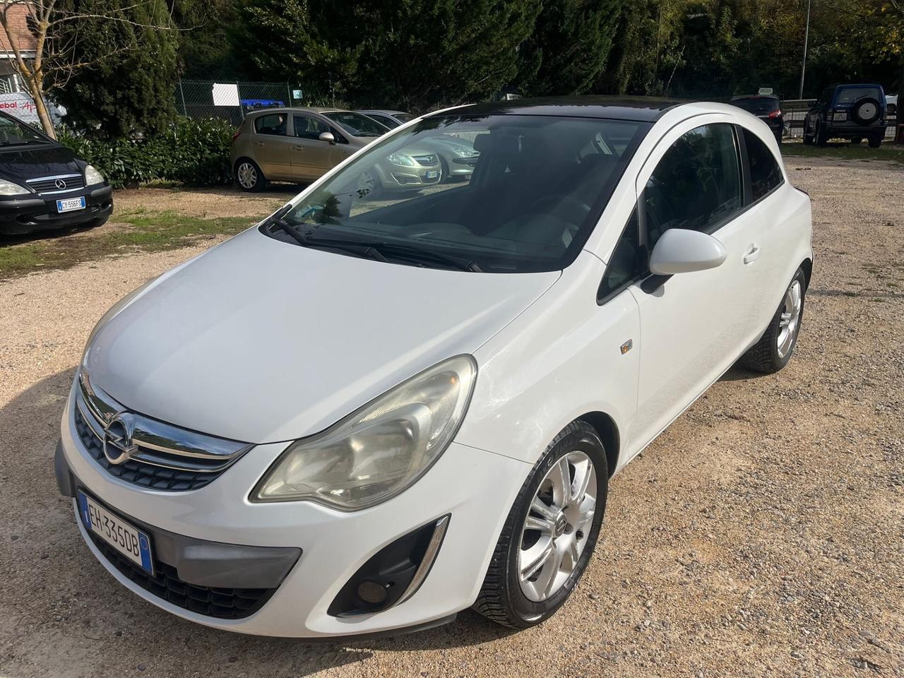 Opel Corsa 1.4 Benzina - Neopatentati