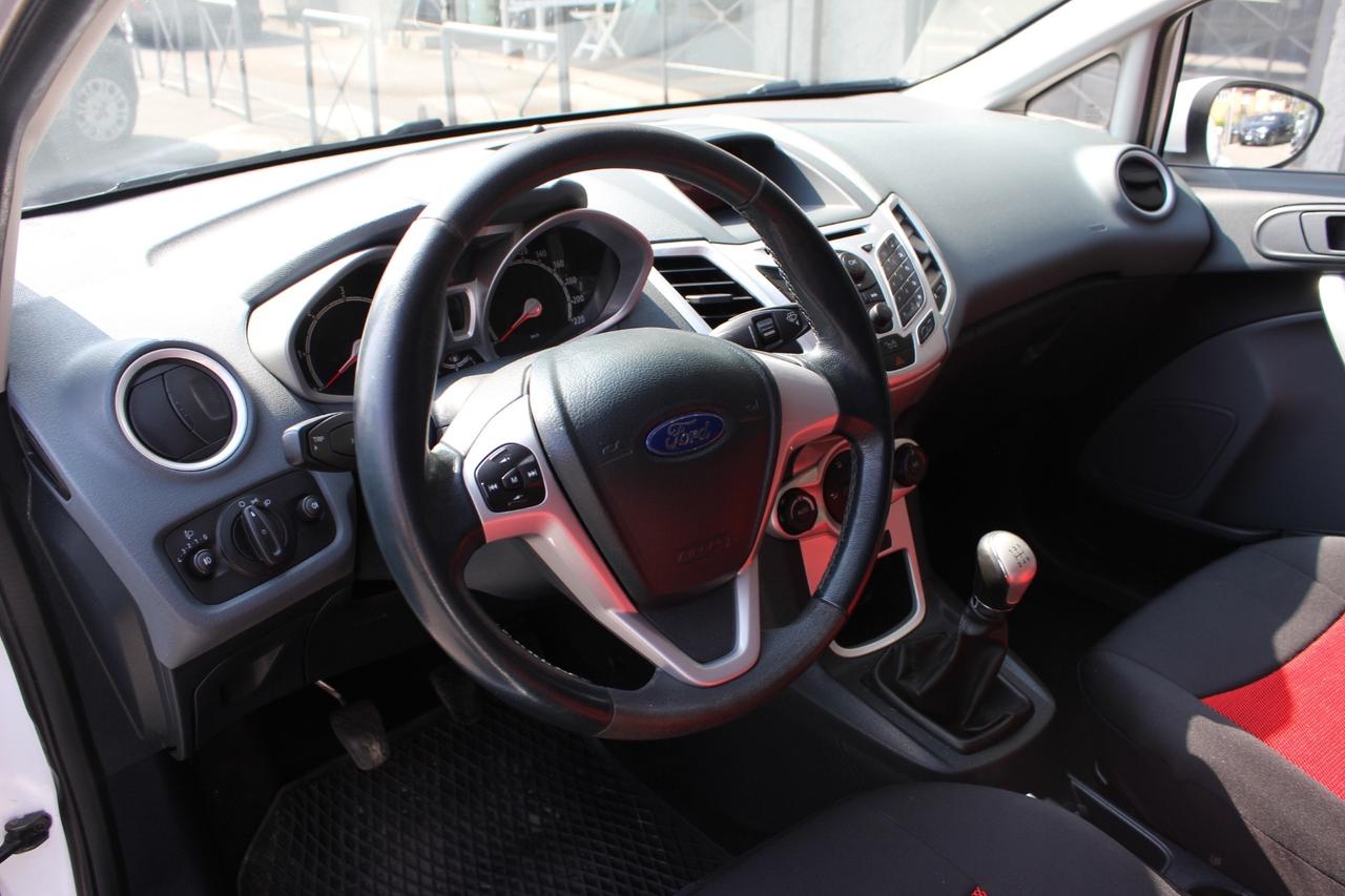 Ford Fiesta 1.4 TDCI 68CV 5 PORTE TITANIUM DISTRIBUZIONE FATTA