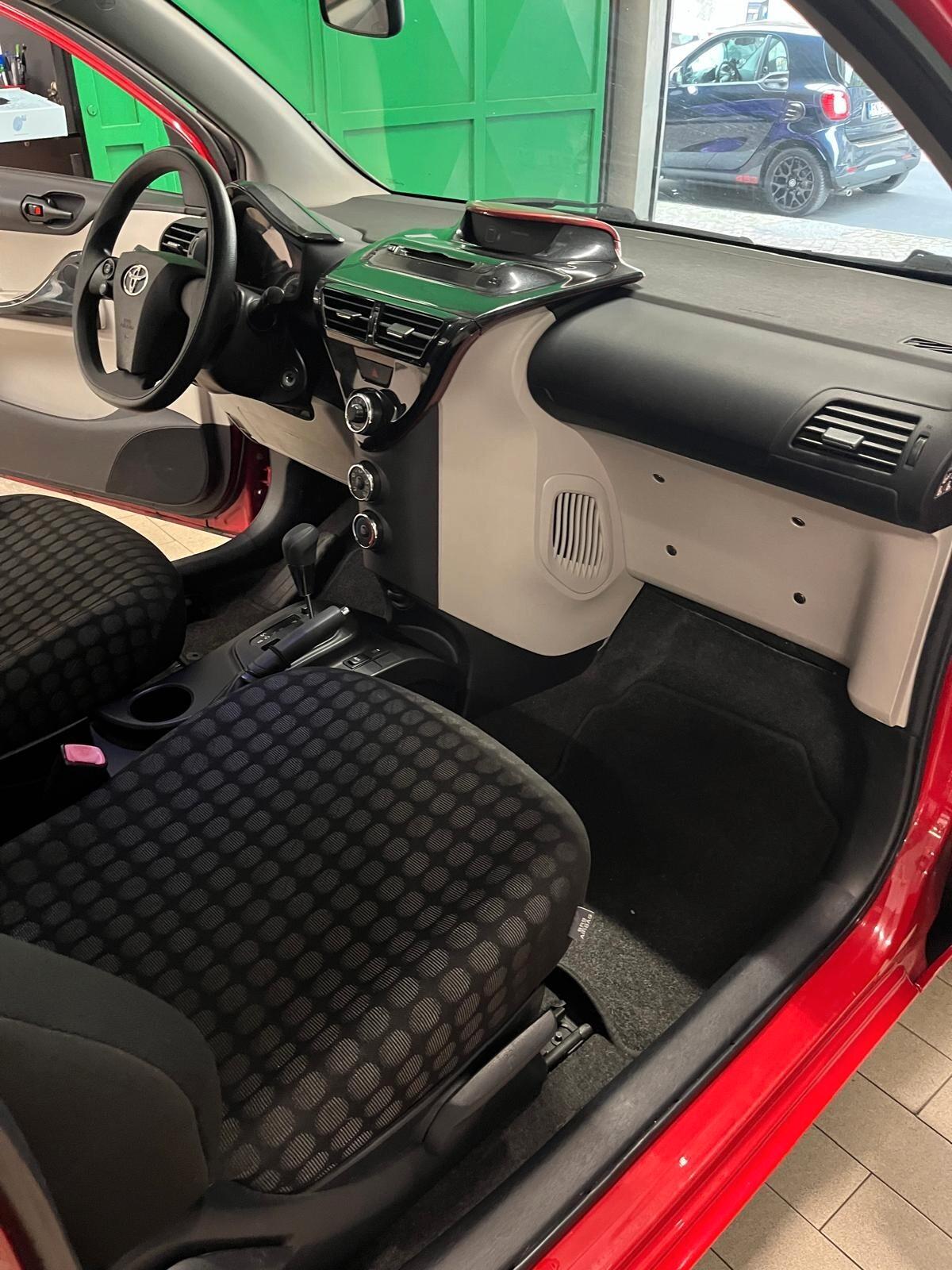 Toyota iQ automatica solo 69000km garanzia