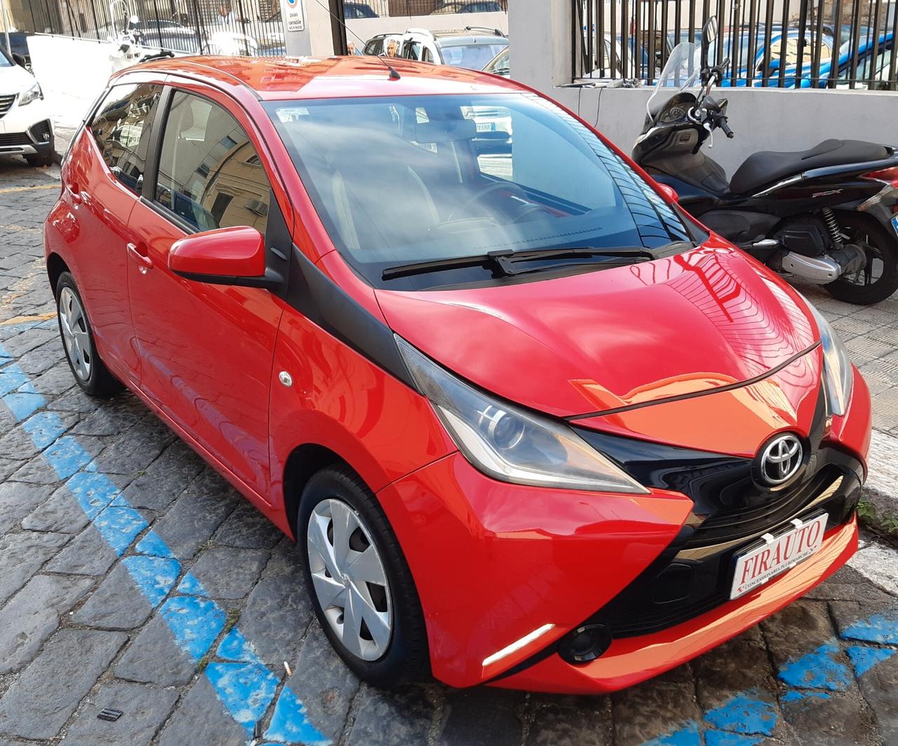 Toyota Aygo 1.0 VVT-i 69 CV 5 porte x-play