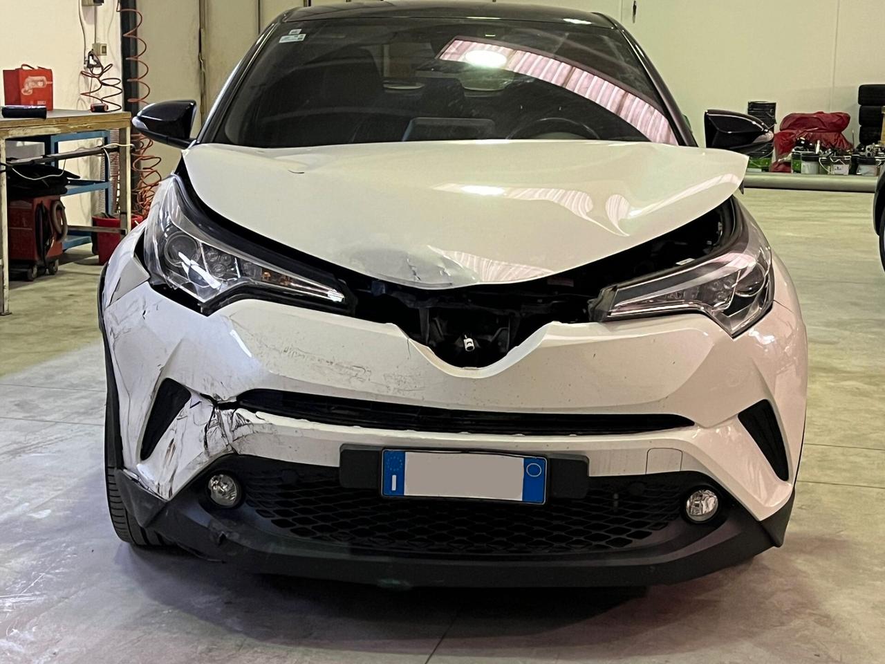 Toyota C-HR 1.8 Hybrid E-CVT Style | incidentata