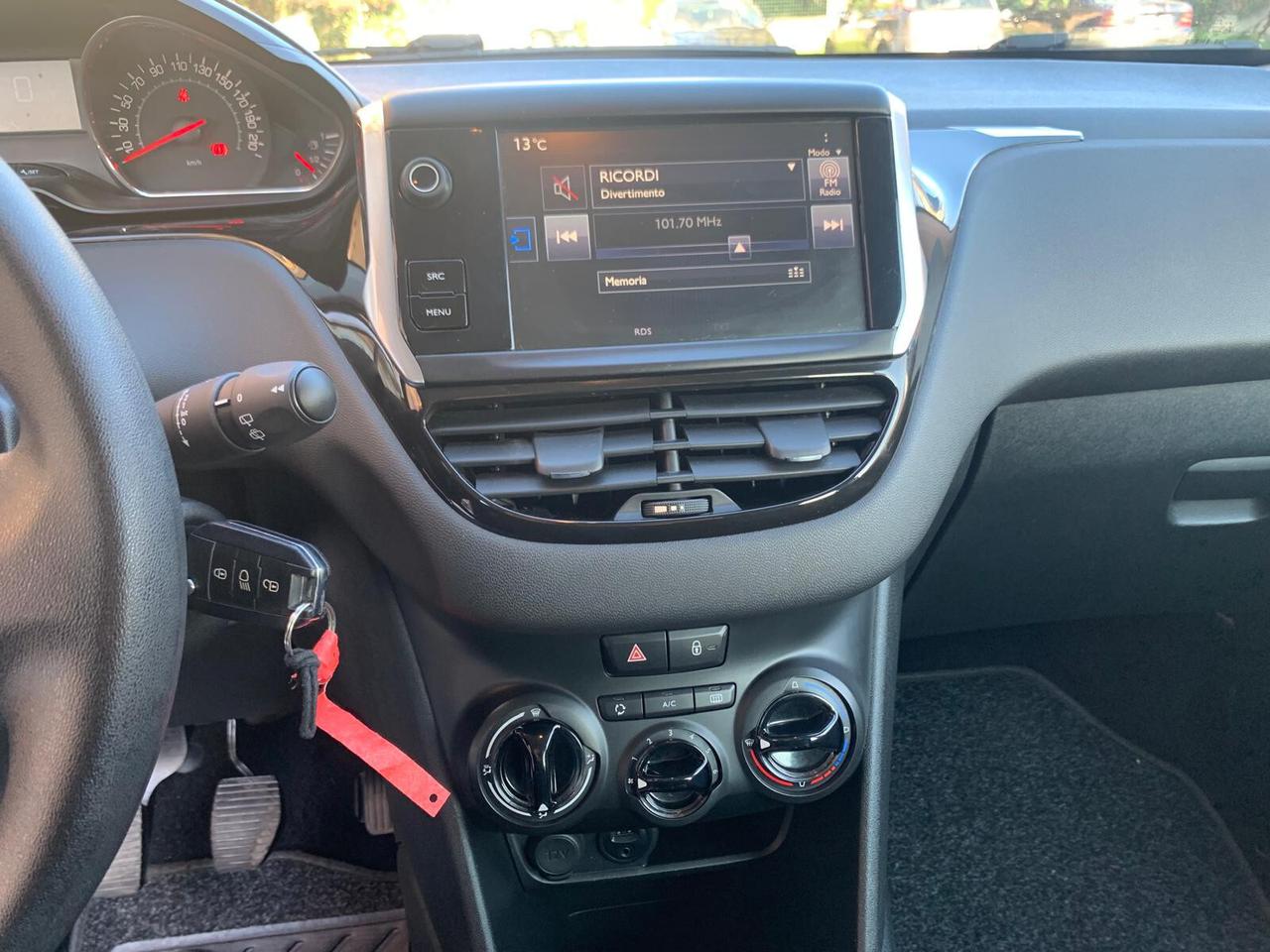 Peugeot 208 1.4 HDi 68 CV 5 porte Allure