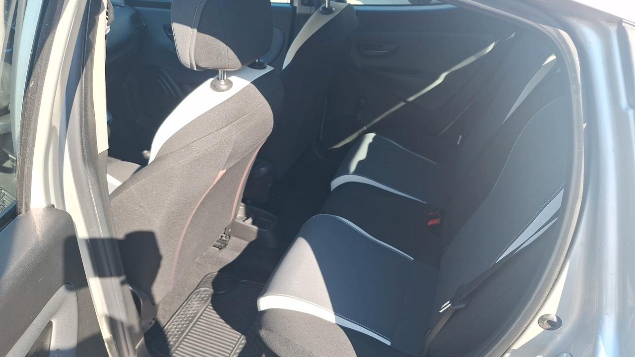 Lancia Ypsilon 1.2 69 CV 5 porte Elefantino