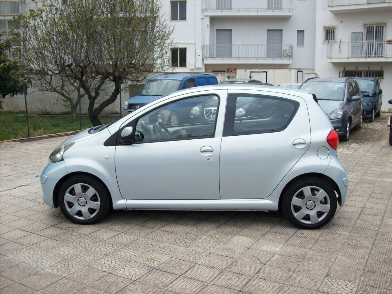 Toyota Aygo 1.0 12V VVT-i 5 porte Sol