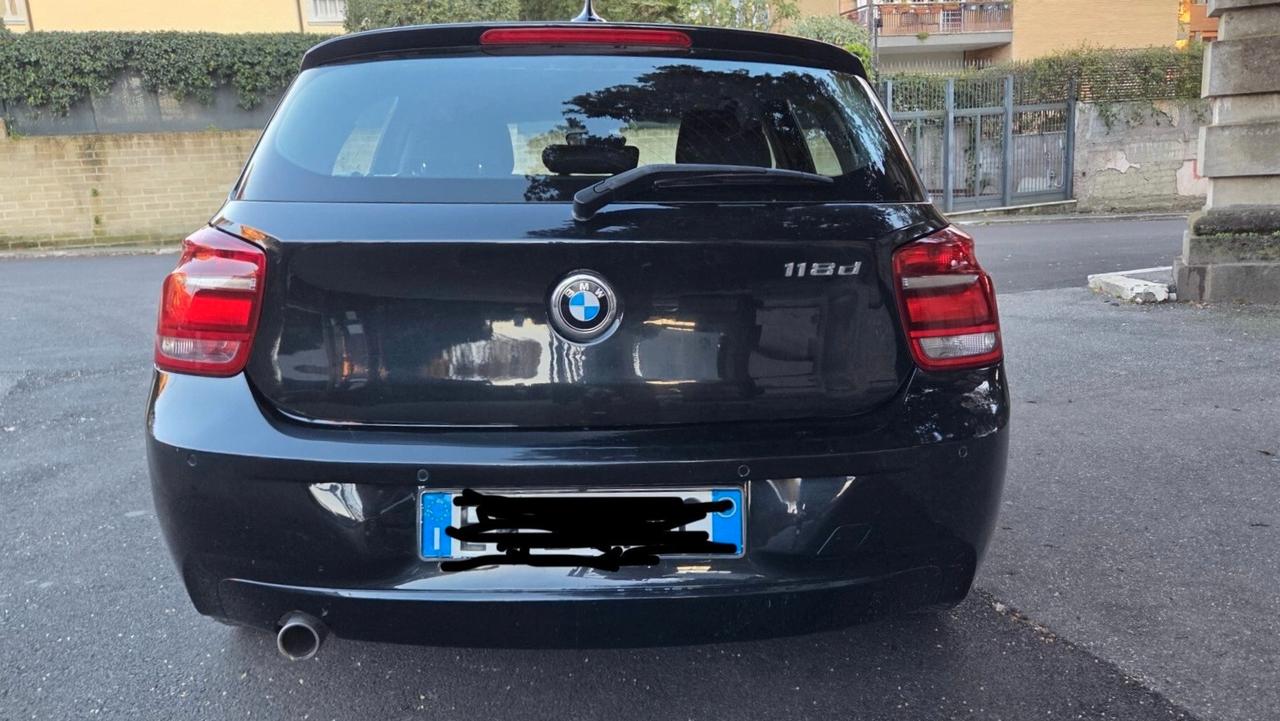 Bmw 118d 5p. Business AUTOMATICA NAVI GARANZIA