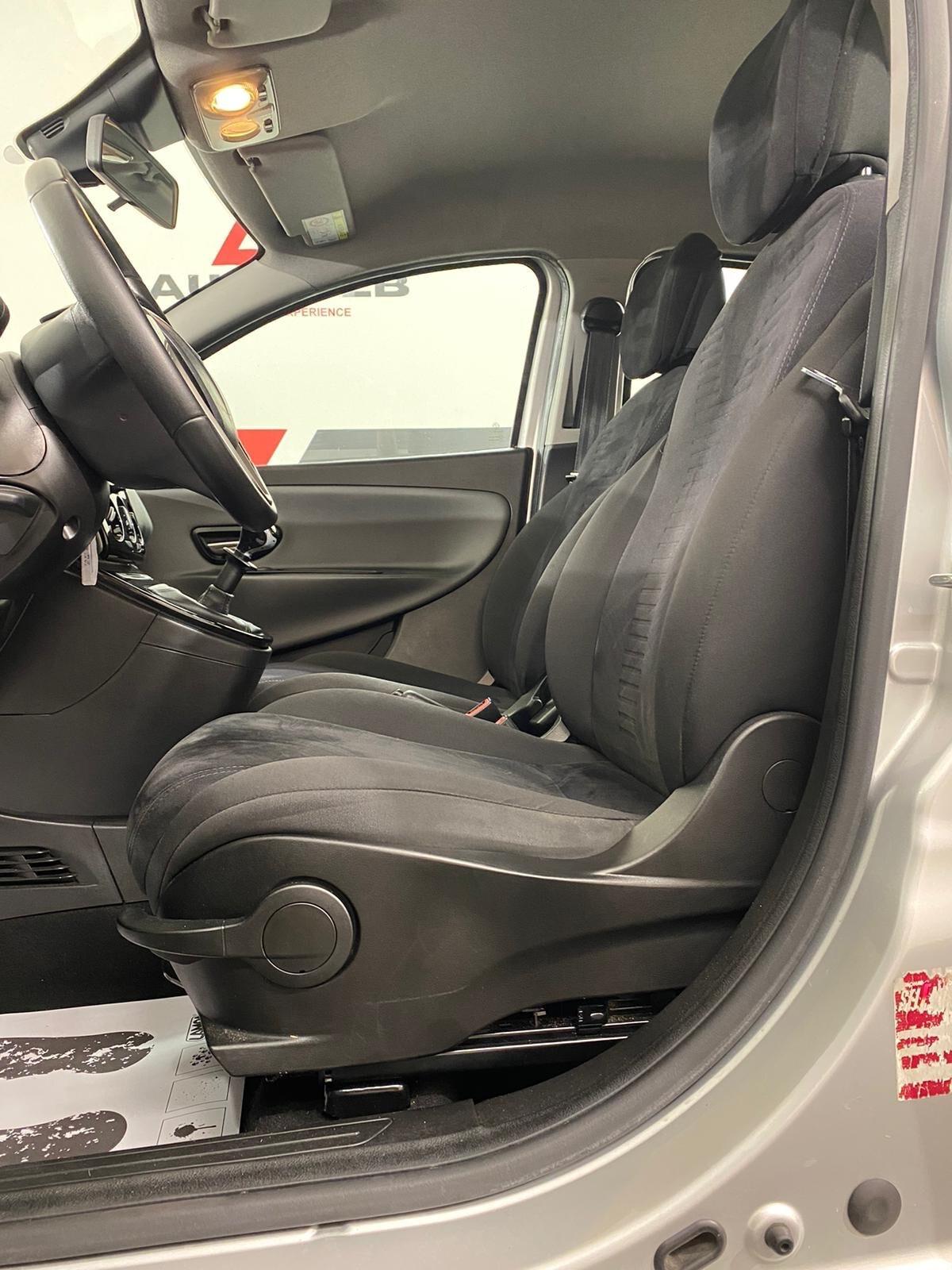 Lancia Ypsilon 1.2 69 CV *NEOPATENTATI*