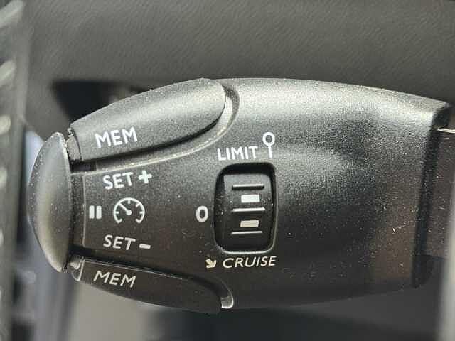 Peugeot 2008 1.2 PureTech 100 CV Allure