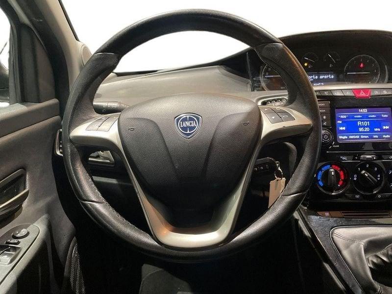 Lancia Ypsilon 1.0 firefly hybrid Gold s&s 70cv