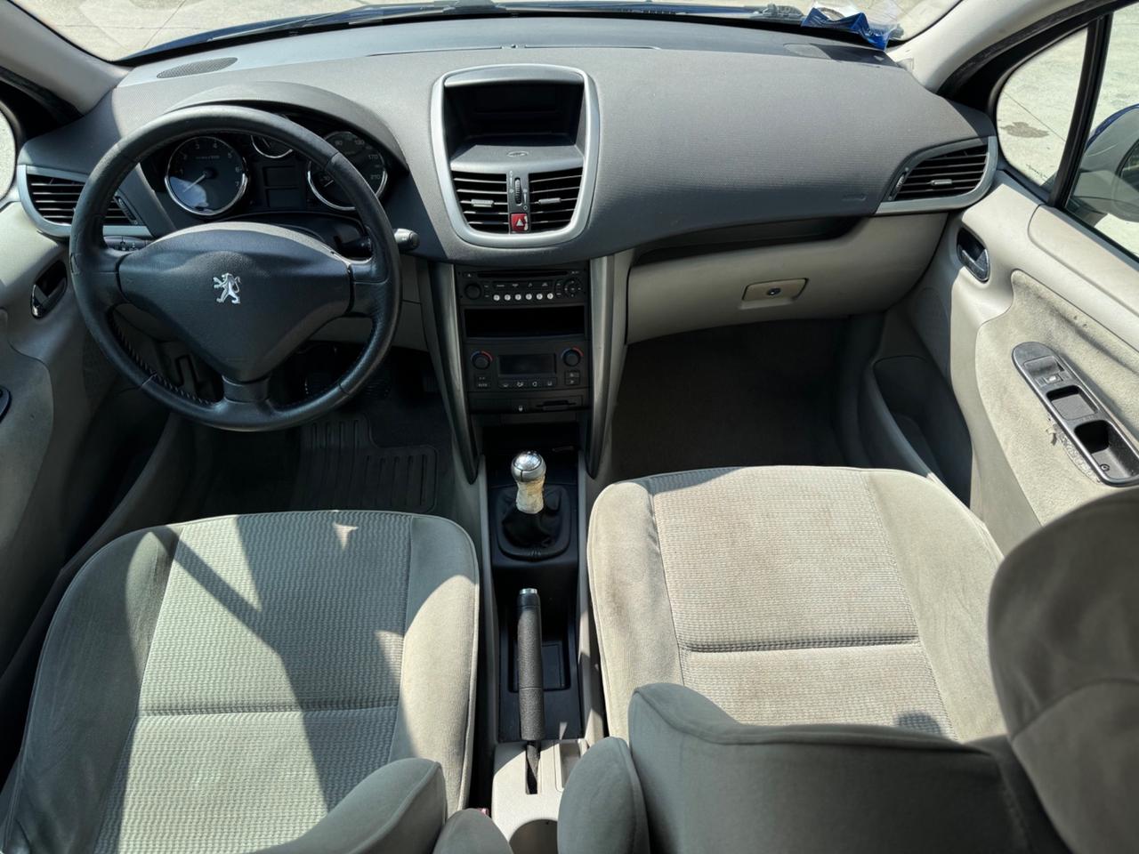 Peugeot 207 1.4 8V 75CV 5p. ONE Line