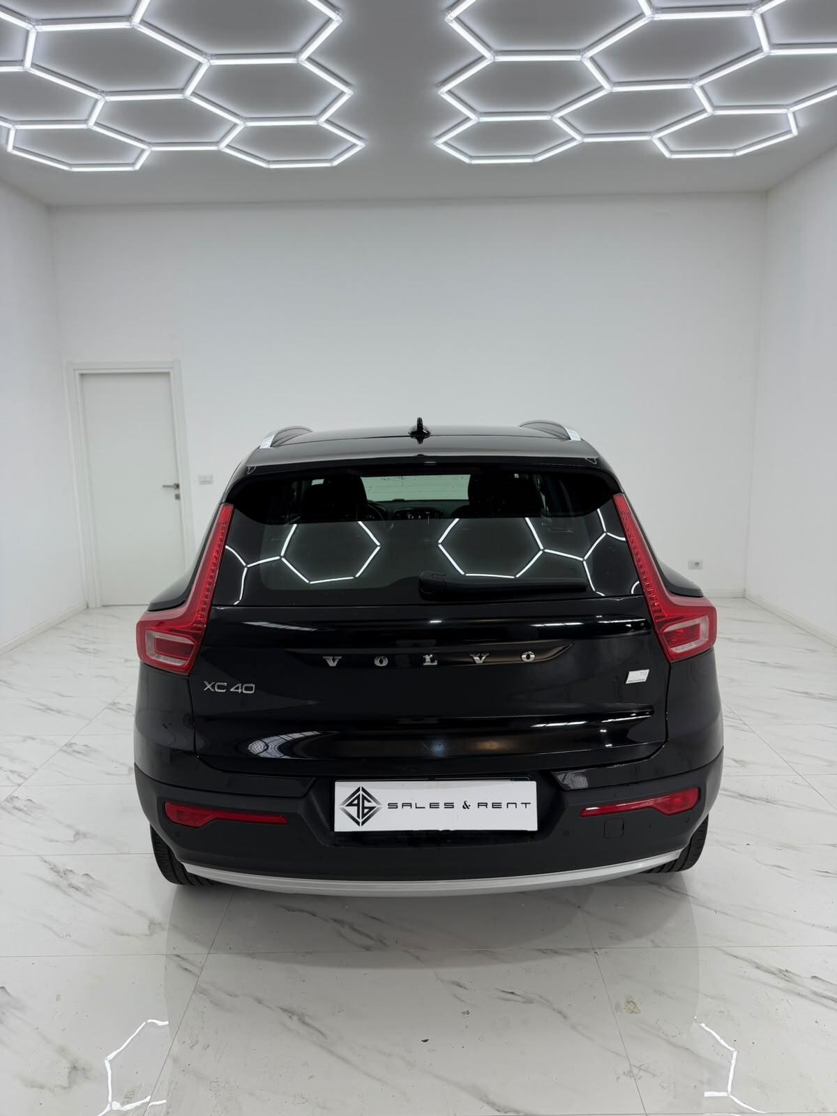 Volvo XC40 T4 Recharge Plug-in Hybrid R-design N1