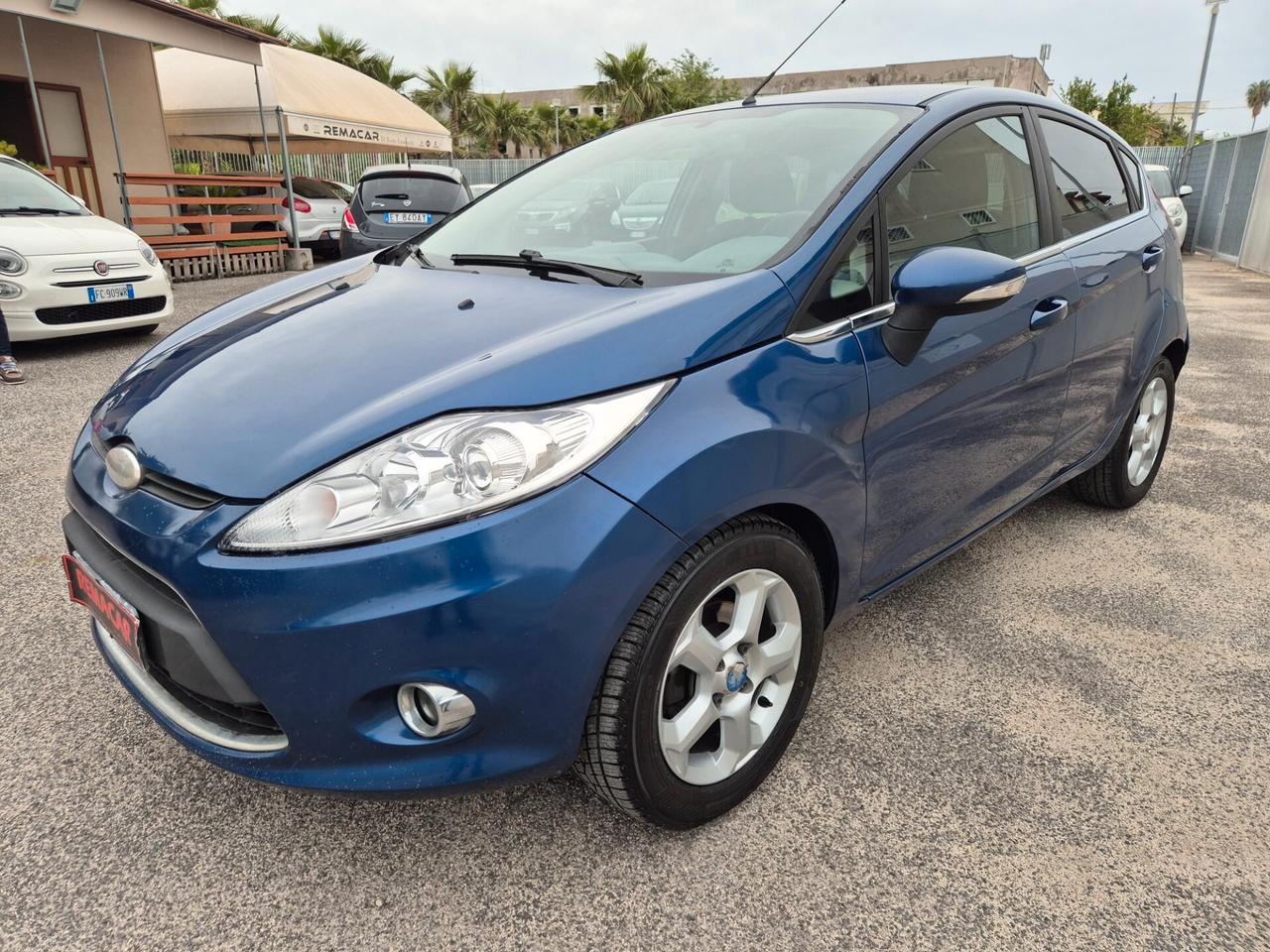 Ford Fiesta RESTAYLING 1.4 TDCi 5p. Titanium