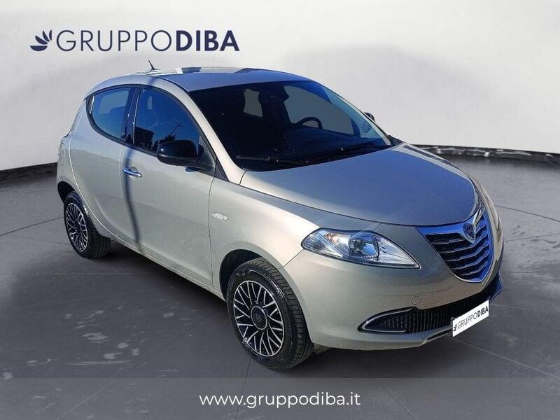 Lancia Ypsilon III 2011 Benzina 0.9 t.air Silver ecochic metano 80cv E6