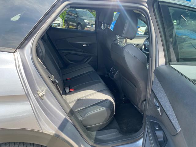 PEUGEOT 3008 Hybrid4 300 e-EAT8 Allure Pack