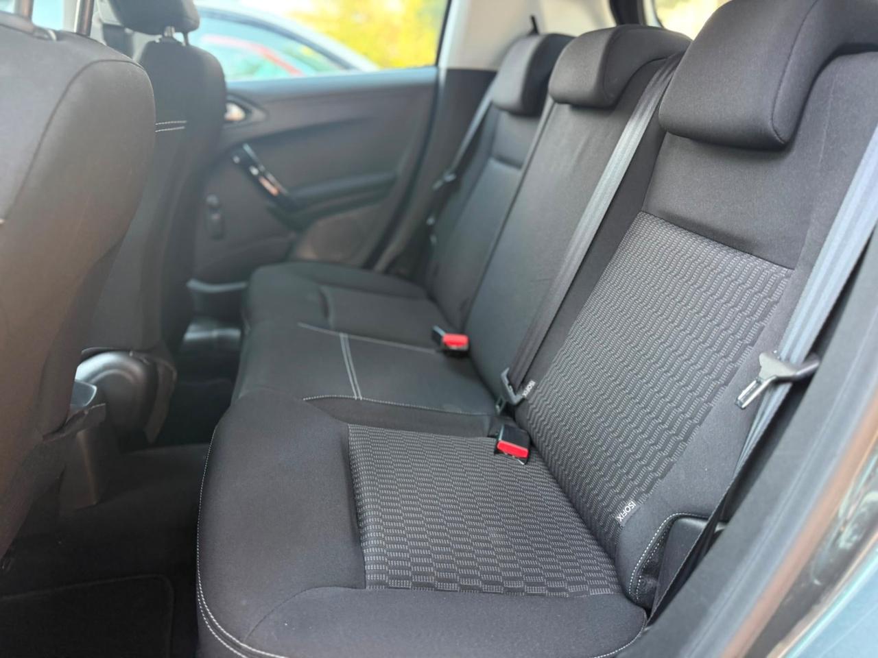 Peugeot 208 PureTech 82 5 porte Allure
