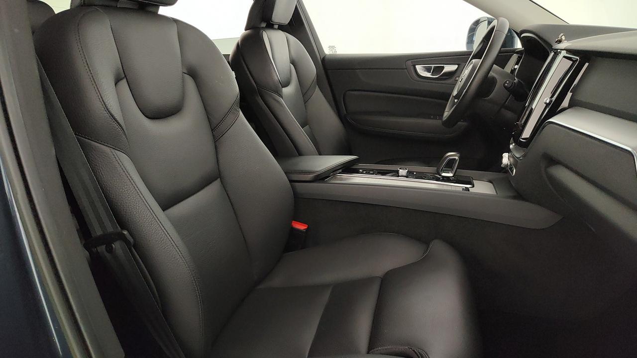 VOLVO XC60 II 2022 - XC60 2.0 b4 Ultimate Bright awd auto