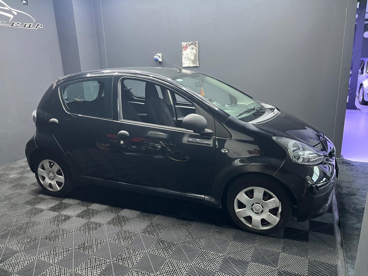 Toyota Aygo 1.0 Benzina (2010) – Perfetta per Neopatentati e Città!