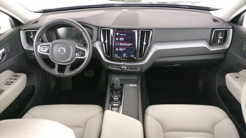 Volvo XC60 2.0 b5 Momentum Pro awd auto