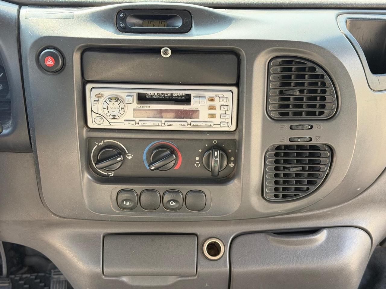 Ford Transit Bus 9 posti